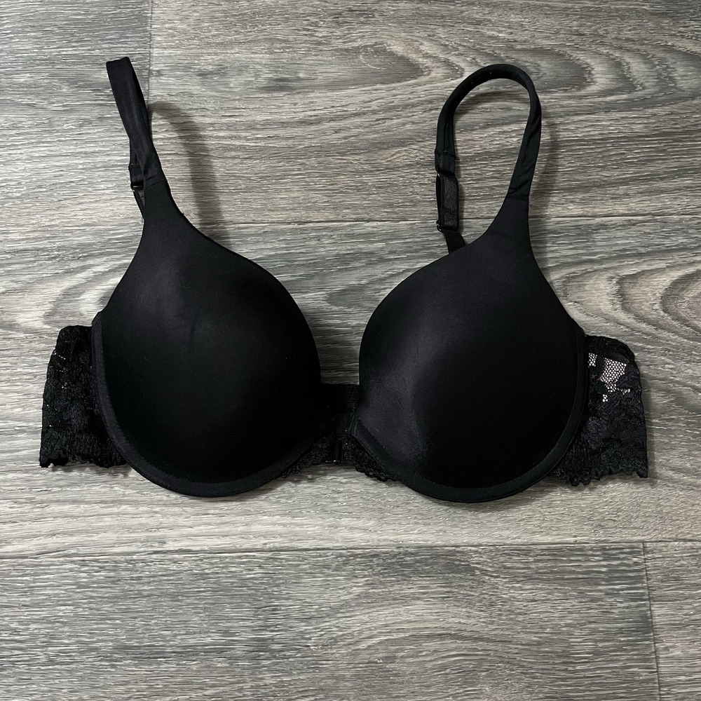 Victoria's Secret Black Lacy Bra 36C Underwire Padded Front Clasp
